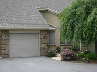 226 Willow Valley Dr, Lancaster, PA 17602