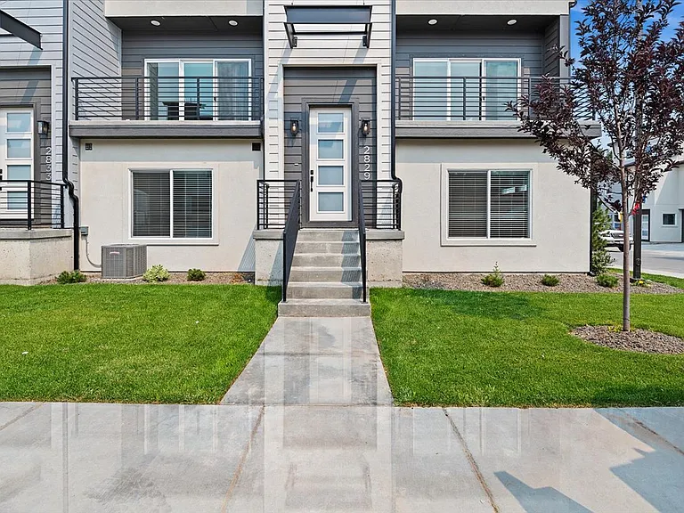 Bradbury Luxury Townhomes — Photo 74