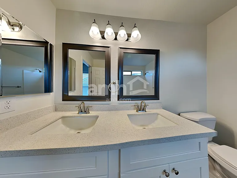 12821 W Myer Ln — Photo 11