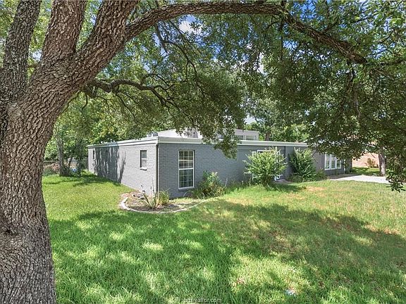 2nd image of 1013 Guadalupe Dr