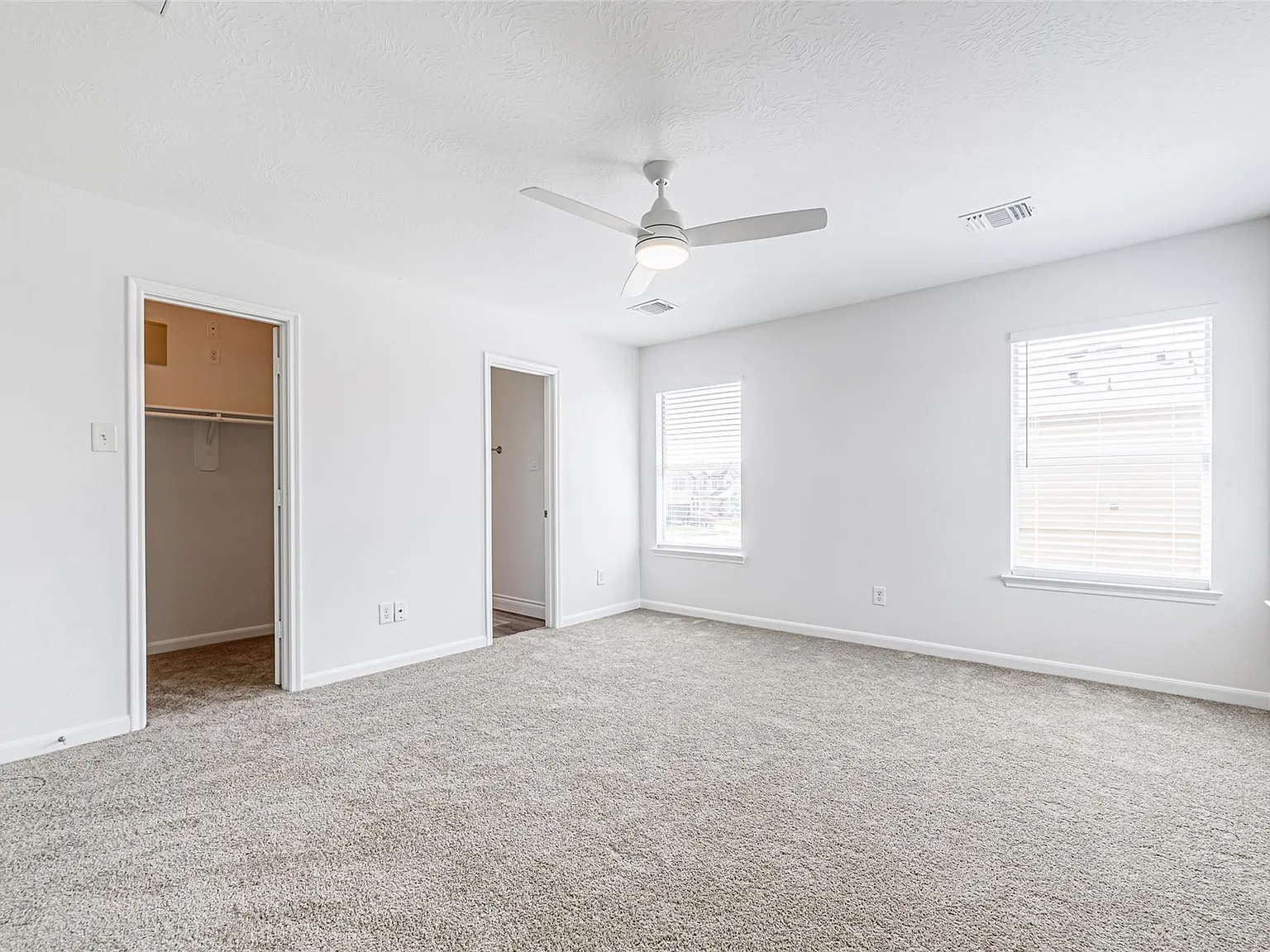 3 bed, 2.5 bath, 1691 sqft, $2,000 — Photo 4