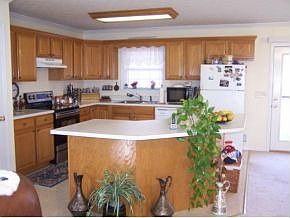 4th image of 132 Nicole Dr