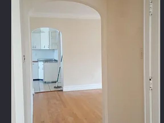 5th image of 6129 N Claremont Ave APT 1