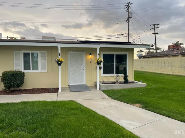 1301 Pebble Beach Dr, Bakersfield, CA 93309