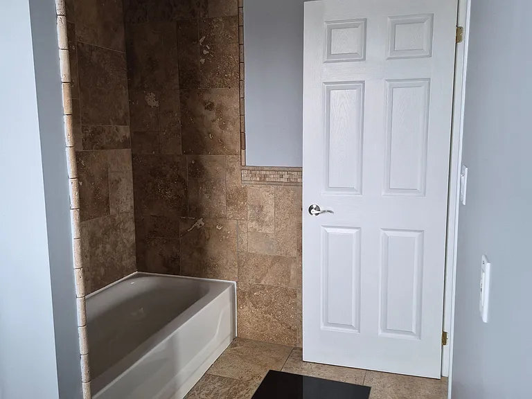 148 Ottawa St N #2 — Photo 9