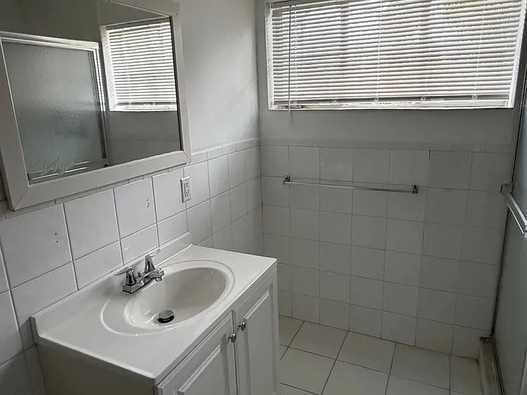 5601 Pierce St — Photo 11