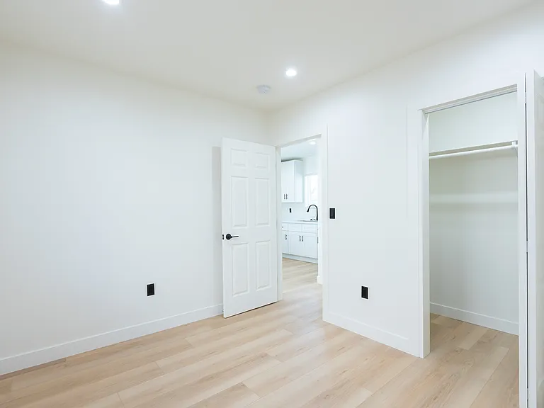 11009 Reseda Blvd — Photo 22