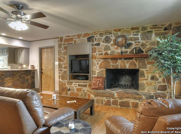 4th image of 338 Deer Creek Dr