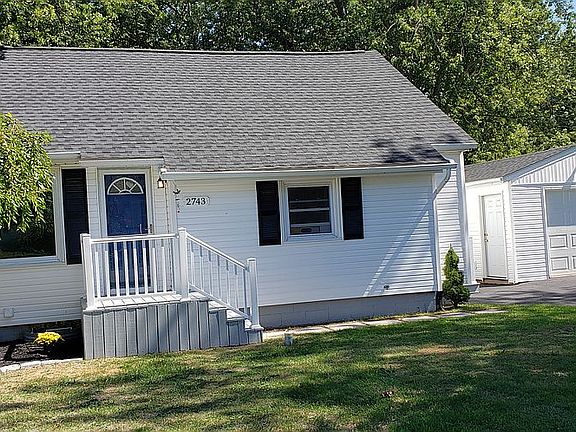2nd image of 2743 Caledonia St