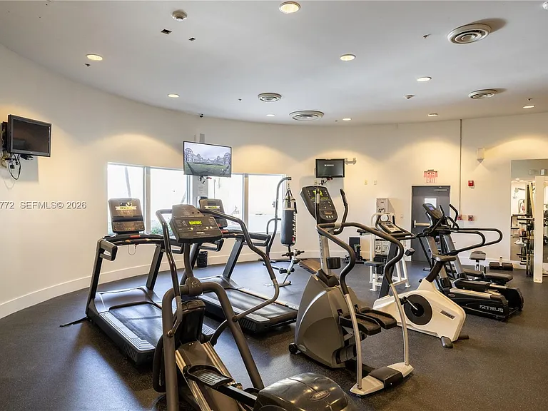 5600 Collins Ave #14R — Photo 24