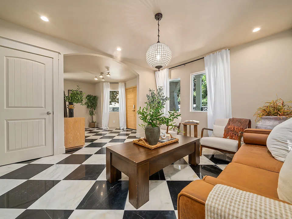7142 Marshfield Way