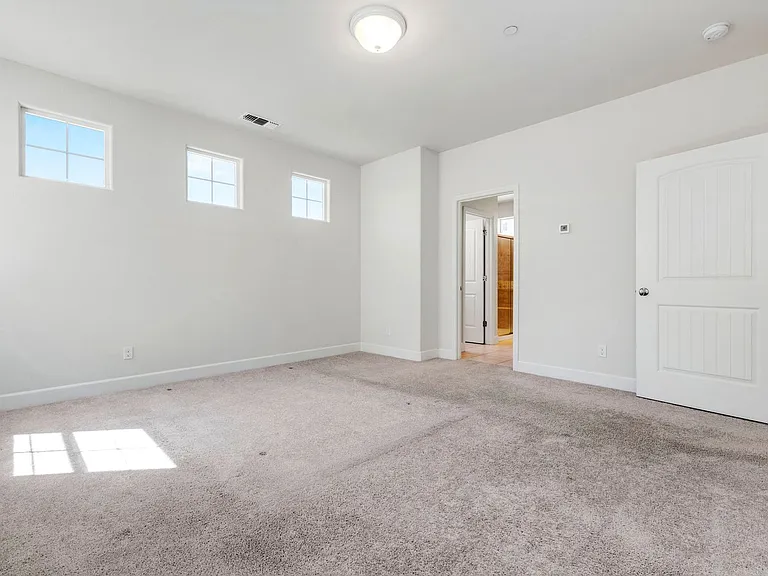 19218 Coliseum Ln — Photo 13