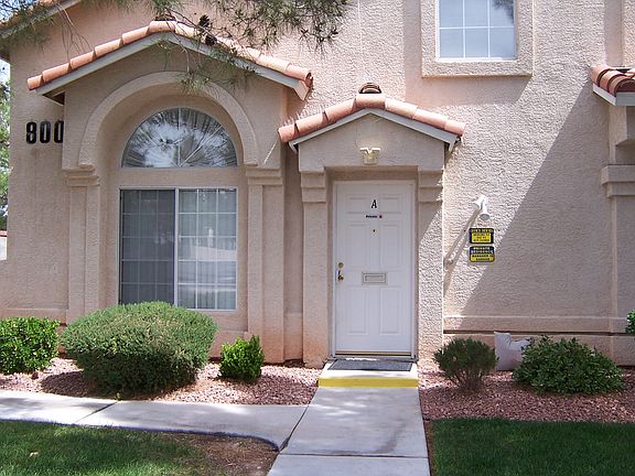 3rd image of 800 Desert Oak Ct