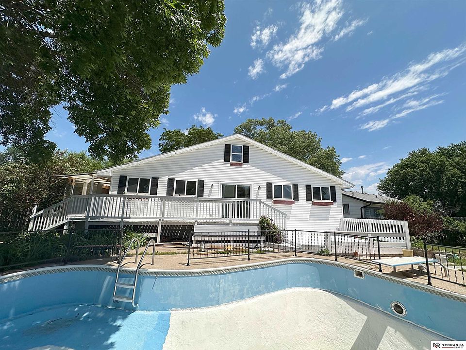 1st image of 739 W Sumner Cir