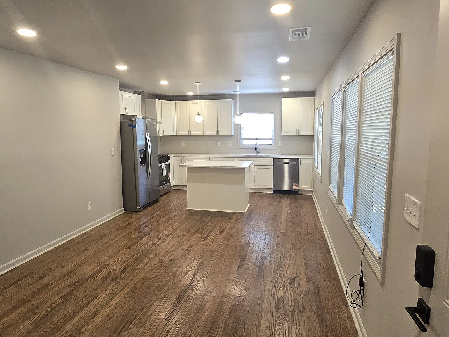 3 bed, 1500 sqft, $1,800 — Photo 3