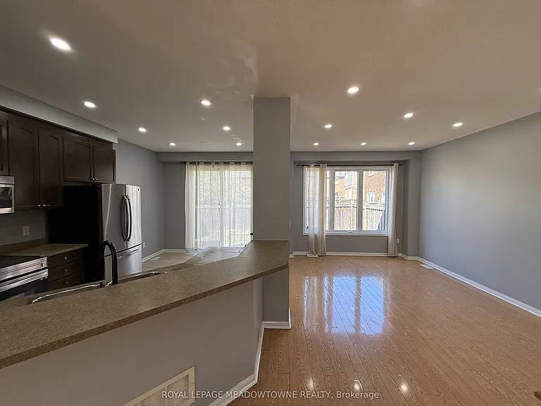 45 Bleasdale Ave — Photo 8