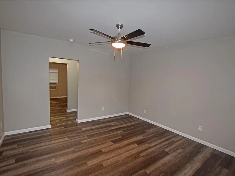 122 Pineview Dr — Photo 3