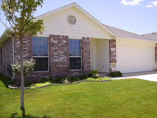 Beautiful 4-2-2 In Gated Community