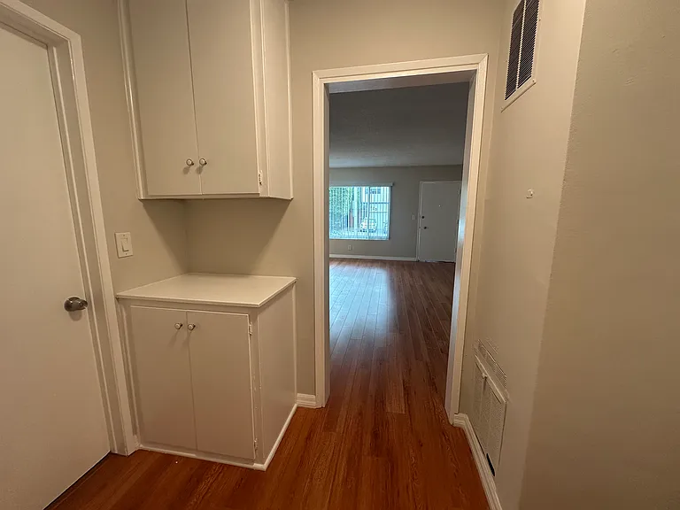 1023 N Laurel Ave — Photo 15