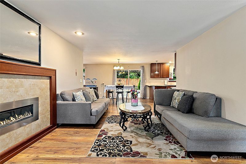 2nd image of 15902 Woodland Avenue E