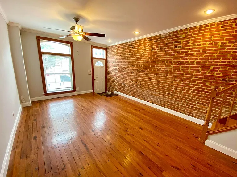 106 S Bouldin St — Photo 5