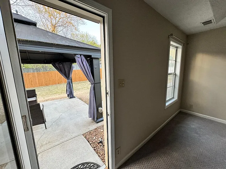 215 Lisbet Ct — Photo 19