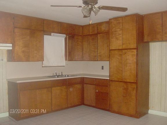 3rd image of 1625 E Avenue E