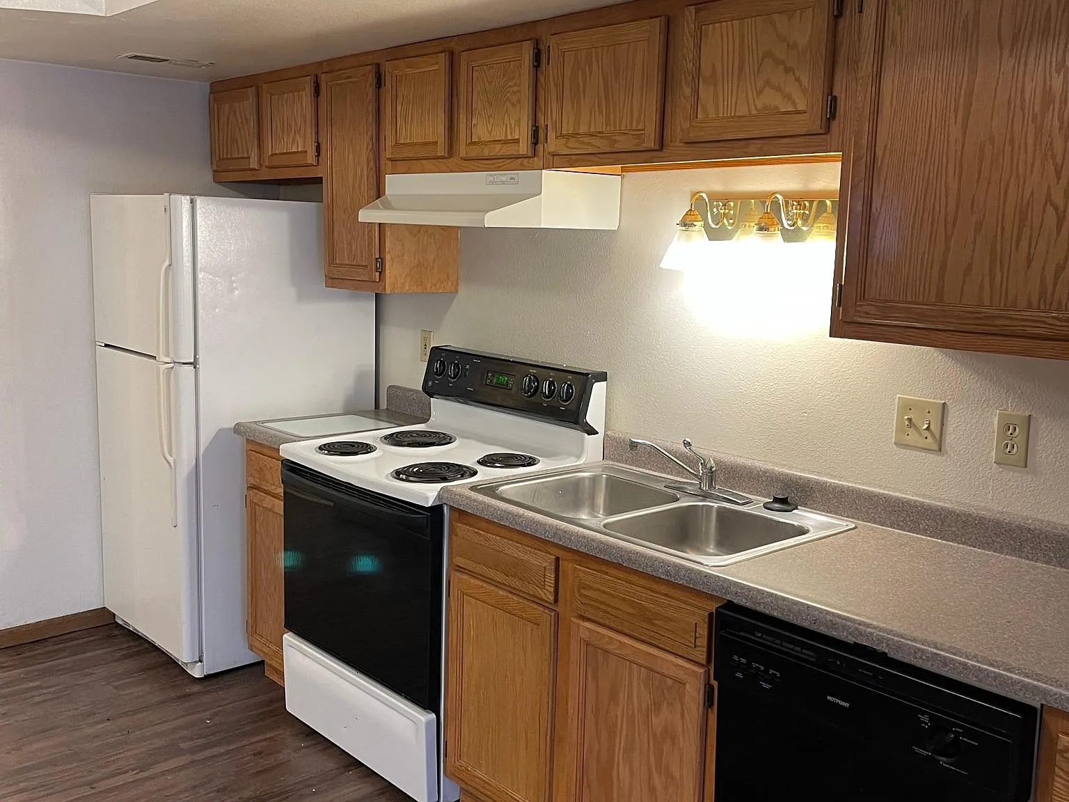 221 Iowa Ave — Photo 3