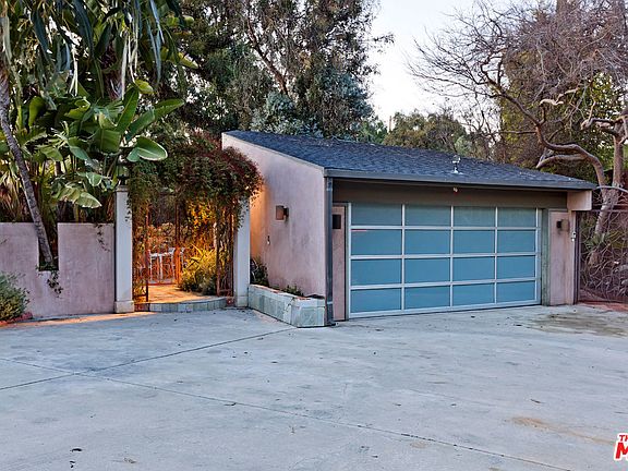 5th image of 3193 Benedict Canyon Dr
