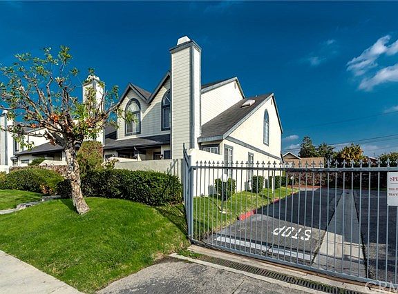 3rd image of 272 S Montebello Blvd