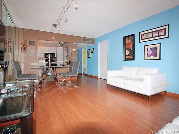 5th image of 2731 Taft St APT 201