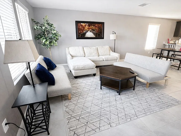 1713 Claireborne Ct — Photo 3