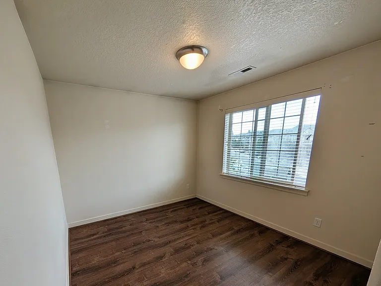 7919 NW Rockne Way — Photo 5