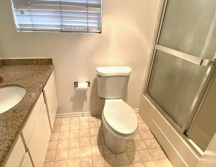637 Manhattan Beach Blvd — Photo 13