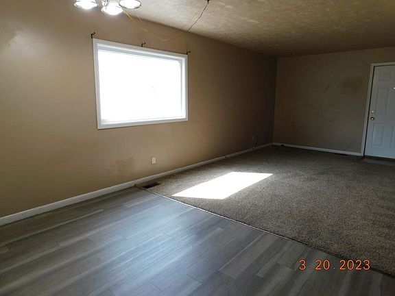 5th image of 215 N Oak St