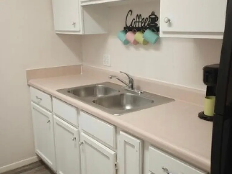 611 SW Bishop Rd #1 — Photo 8
