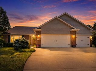 W7057 Forest Glen Ct, Greenville, WI 54942