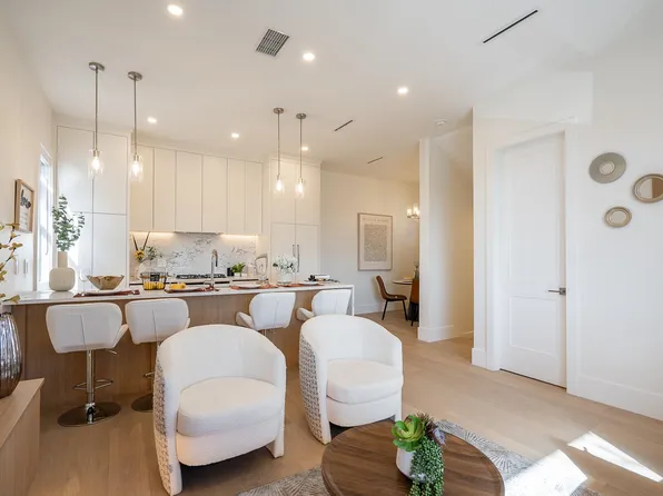 4875 Albert St #1, Burnaby, BC V5C 2H4