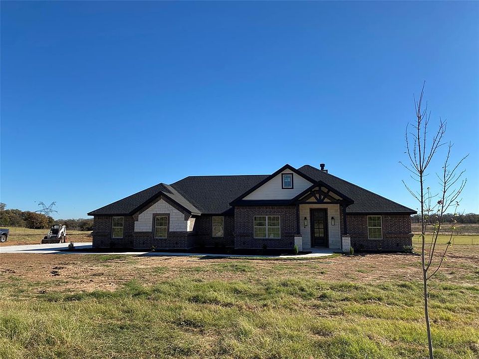 2nd image of 250 Twin Oaks Ln