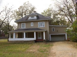 719 E 3rd St, Eureka, KS 67045