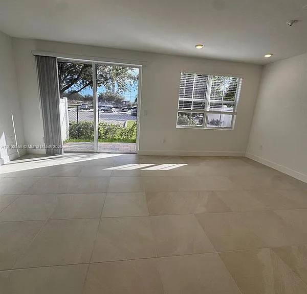 17108 SW 2nd Cir #TOWNHOUSE — Photo 3