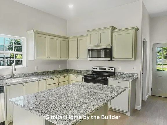 4th image of 1411 SW Bishop Rd