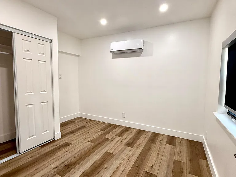 4411 Thomas St — Photo 9