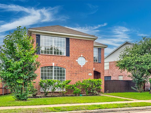 3rd image of 559 Raintree Cir