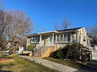 5 Wagon Wheel Rd, Highland Lakes, NJ 07422