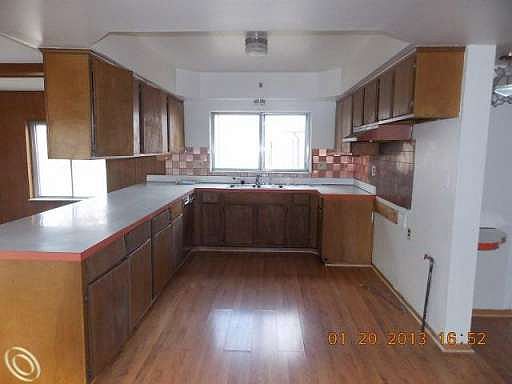 4th image of 33917 Clifton Dr