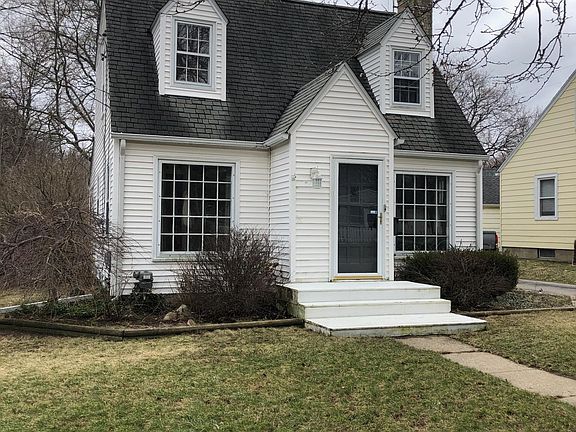 2nd image of 1708 Cambridge Dr