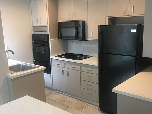 3rd image of 280 Guttenberg St