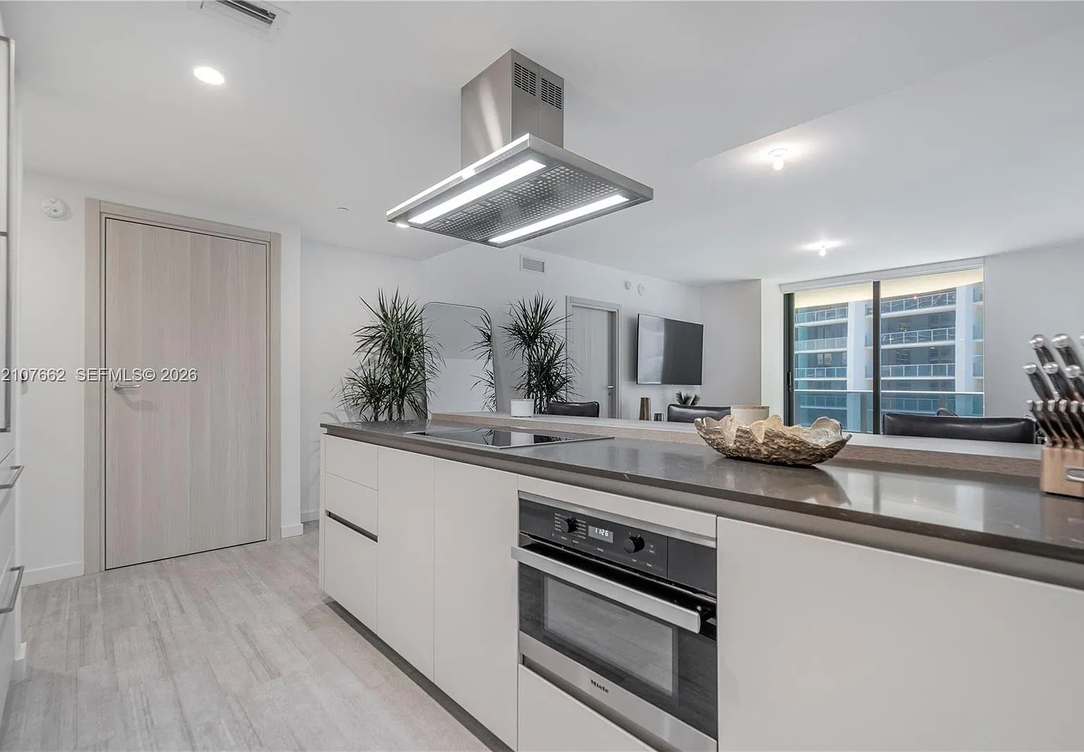 Brickell Flatiron Condo — Photo 1
