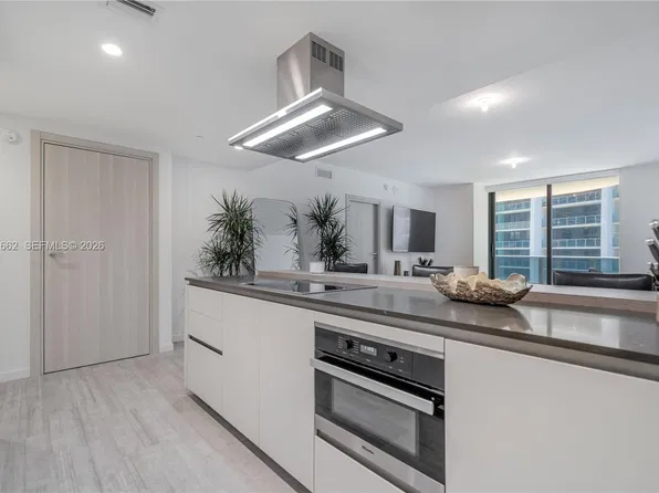 1000 Brickell Plz, Miami, FL